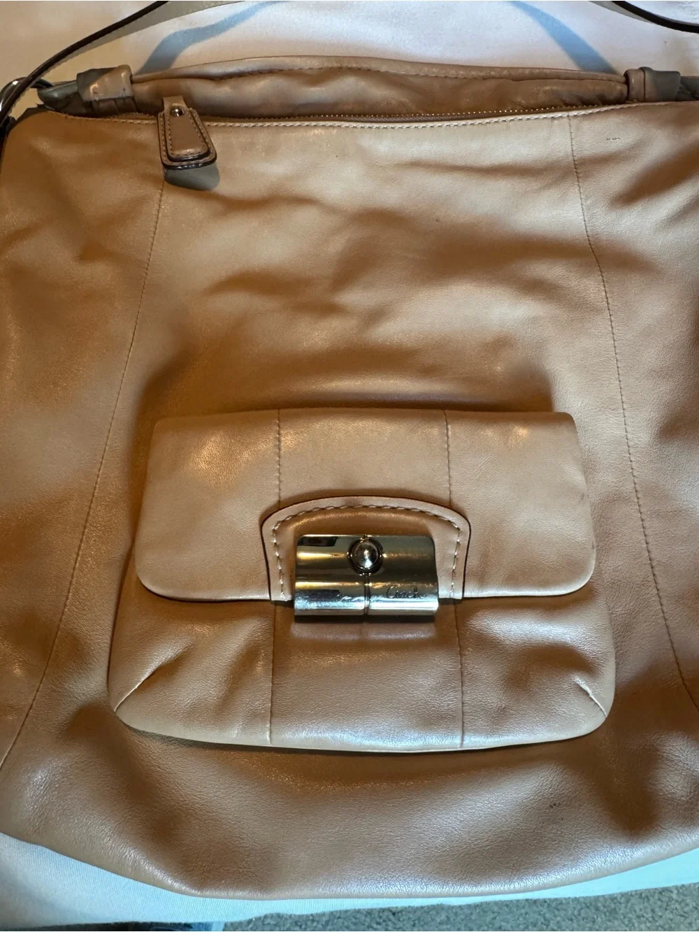 Coach Tan Leather Hobo Bag - Versatile Everyday Shoulder Bag